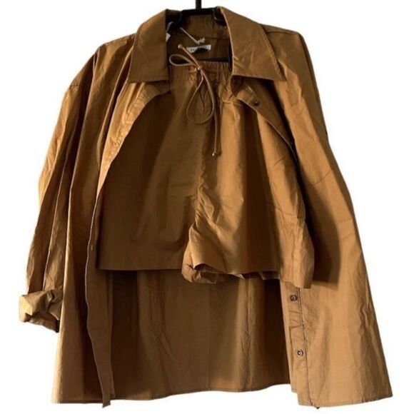 🆕 2 pc Set Cresent Button Down and Shorts Set size M - Picture 2 of 13